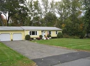 38 Heatherstone Dr, East Longmeadow, MA 01028