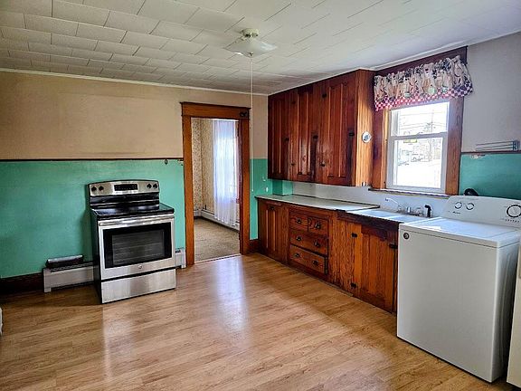 2nd image of 1521 Main Road