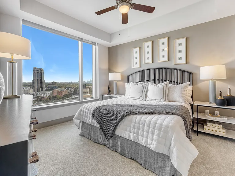 Bedrooms that Accommodate King-Size Beds