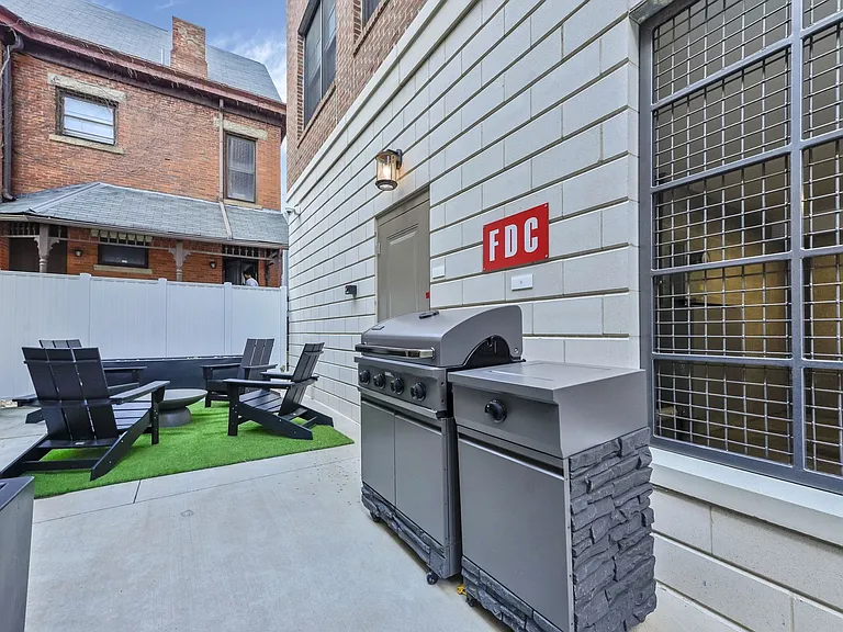 Beautiful luxury apartments available close to downtown! — Photo 23