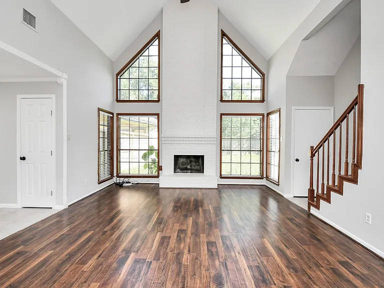 315 Muirwood Ln — Photo 6