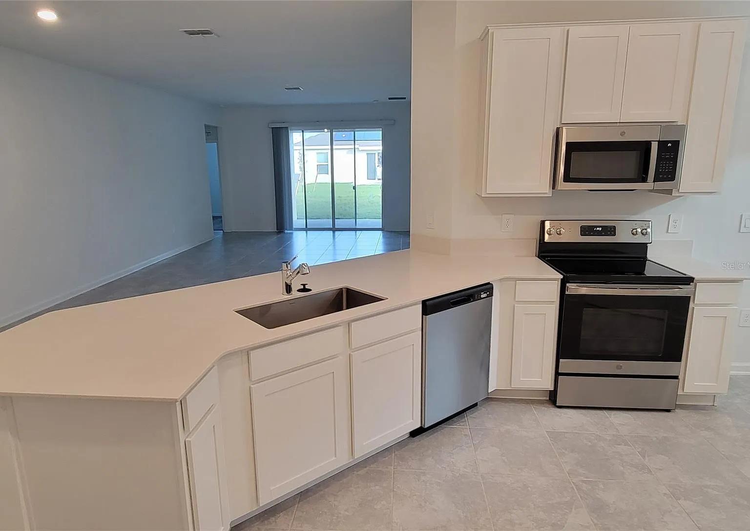 4 bed, 2109 sqft, $2,245 — Photo 3