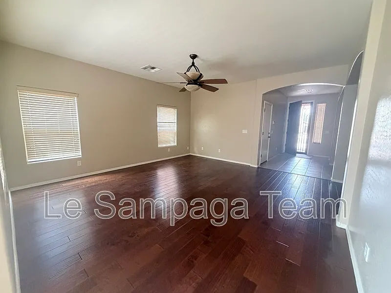 3 bed, 3.0 bath, 1790 sqft, $2,200 — Photo 2