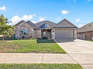1607 Summercrest Dr, Cleburne, TX 76033