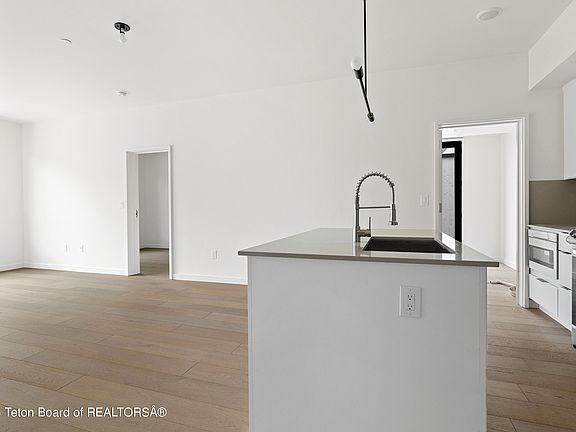 5th image of 440 W Kelly Ave #11