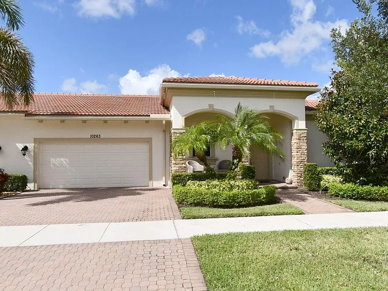10263 SW Reggiani Rd — Photo 1