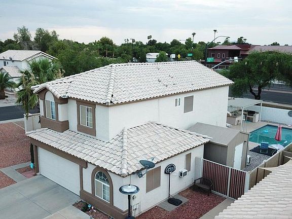 3rd image of 615 W Amoroso Dr