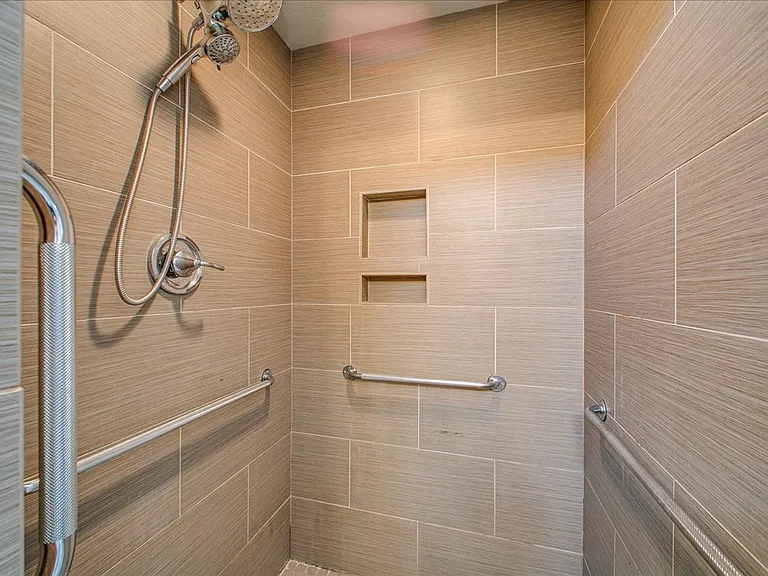 3313 Dewey St — Photo 20