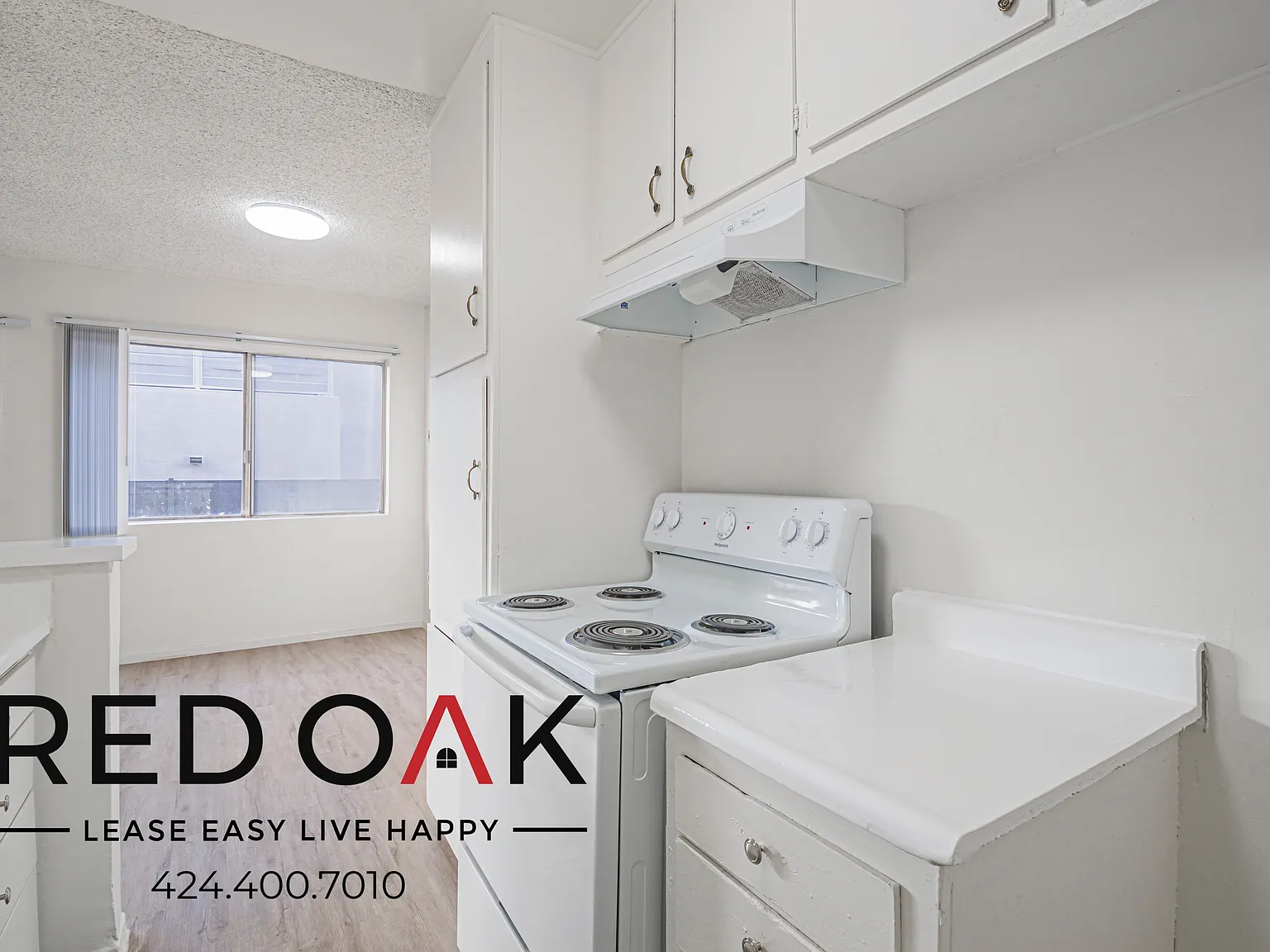 One Bedroom with a Private Balcony, Kitchen Appliances, Lots of Natural Light, On-Site Laundry, a... — Photo 2