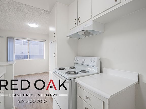 2nd image of 915 N Wilton Pl APT 113