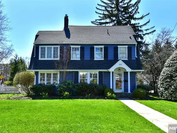 352 Fairway Rd, Ridgewood, NJ 07450