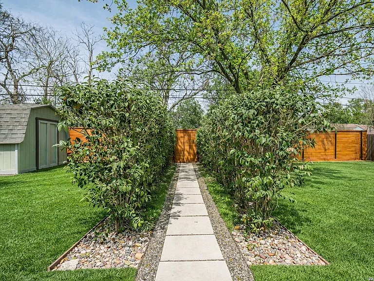 227 Devonshire Dr — Photo 57