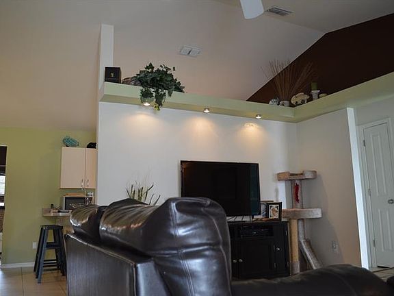 4th image of 4611 6th Ave S