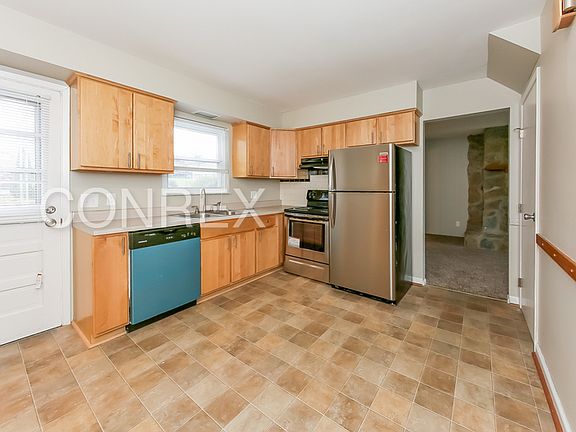 4th image of 7938 Seward Ave