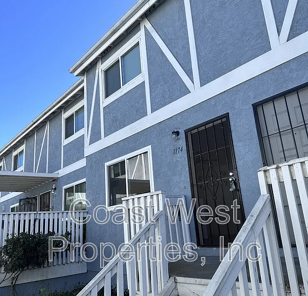 1174 Cypress Ave — Photo 1