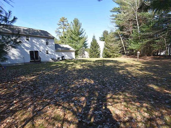 4th image of 42 Fawn Ln