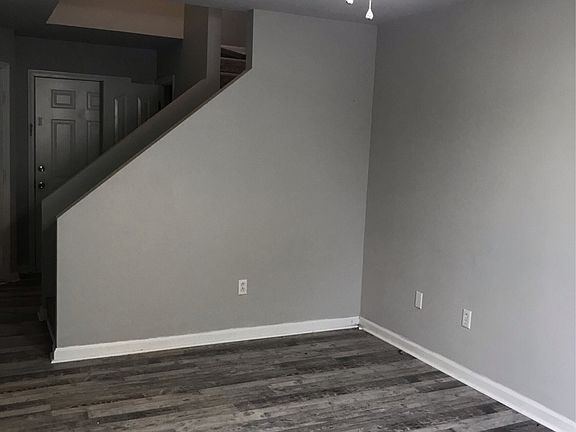 4th image of 127 Karen Ct