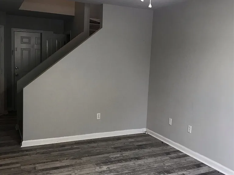 127 Karen Ct — Photo 4