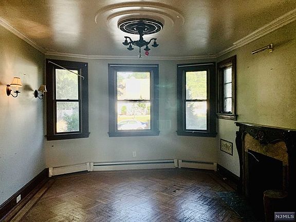 5th image of 1140 Roosevelt Ave