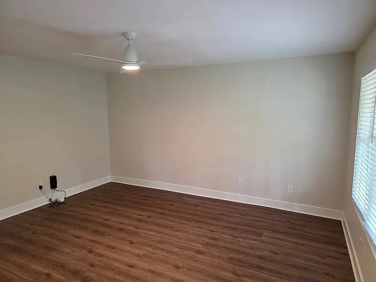 806 Park Ln — Photo 4