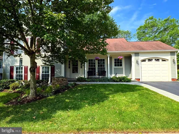 13385 Point Rider Ln, Herndon, VA 20171