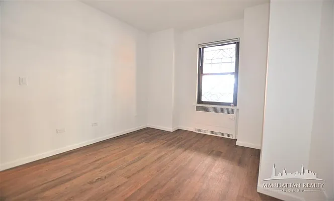 Rented by Manhattan Realty Group | media 13