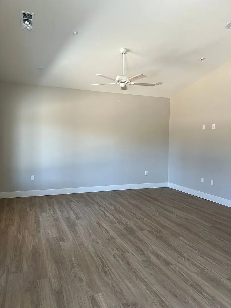 2 bed, 1350 sqft, $2,200 — Photo 4