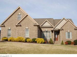 102 Hillside Ct, Archdale, NC 27263