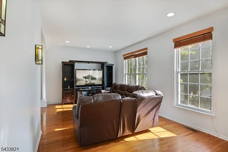 Building Photo - 83 Arrowgate Dr #83