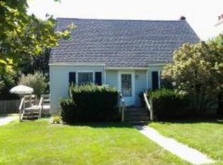 105 Henry St, Southampton, NY 11968