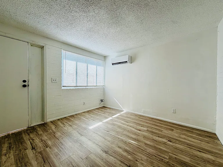 Studios, 1 Bedrooms and 2 Bedrooms! Charming Community with Off Street Parking — Photo 9