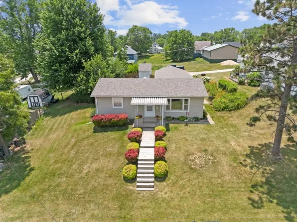 203 SE 2nd St, Leon, IA 50144