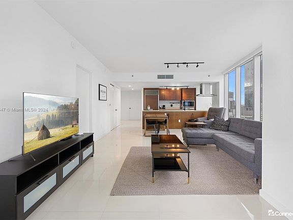 4th image of 495 Brickell Ave