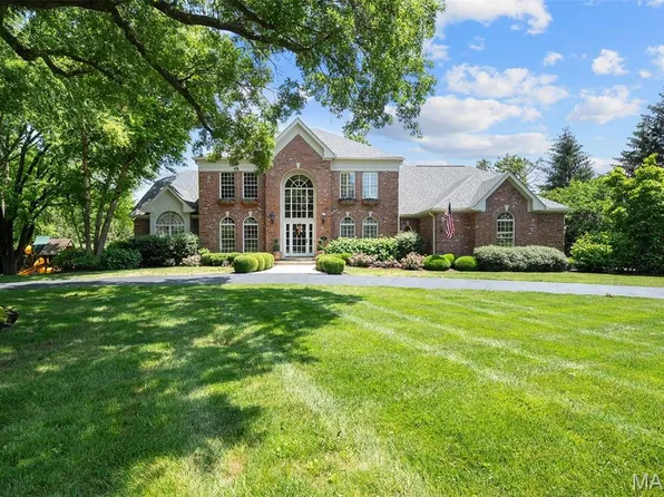 45 Ballas Ct, Saint Louis, MO 63131