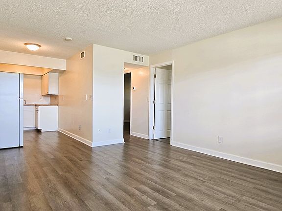 4th image of 501 E Seminole Ave