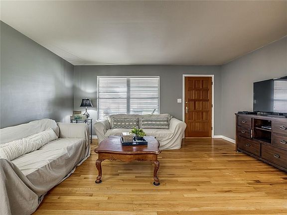 5th image of 2720 Lakeside Dr