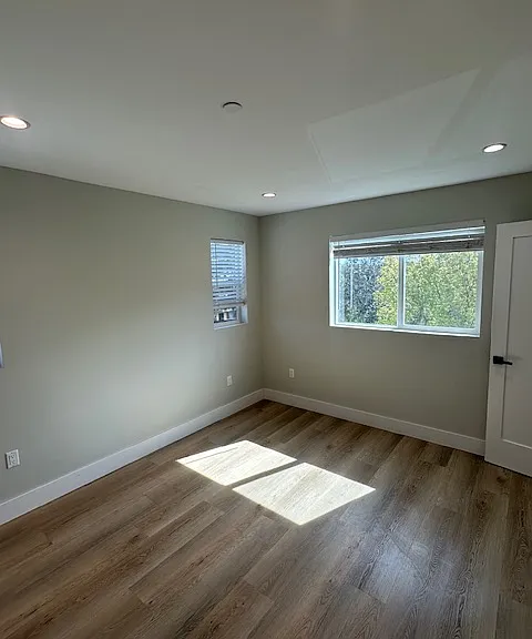 14247 Sylvan St #A — Photo 12