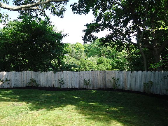 4th image of 860 Flanders Rd