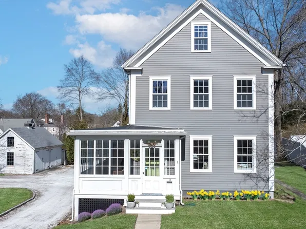 12 Hersey St, Hingham, MA 02043