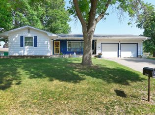 1516 Wellington Cres, Faribault, MN 55021