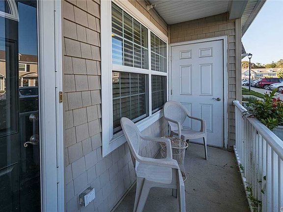 4th image of 1143 Willow Ln