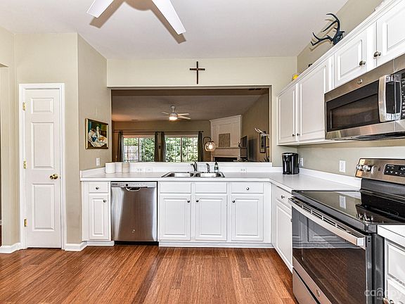 3rd image of 3291 Mannington Dr