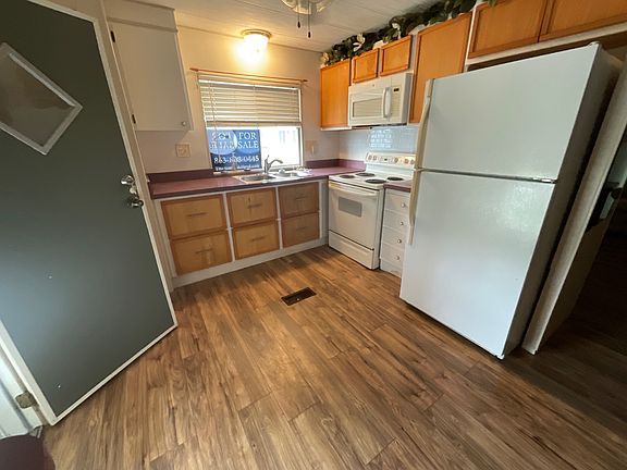 2nd image of 360 Queen Mary Loop #13