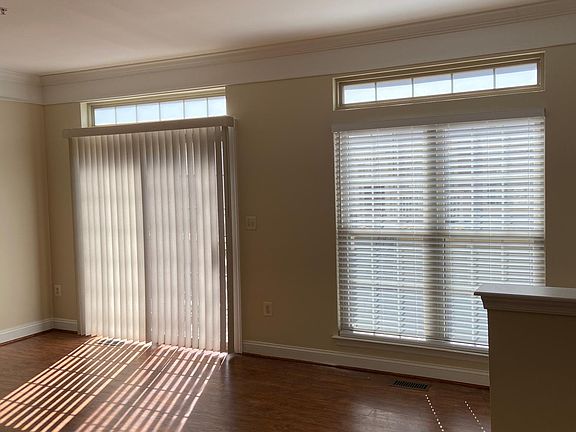 3rd image of 46350 Villa Sq