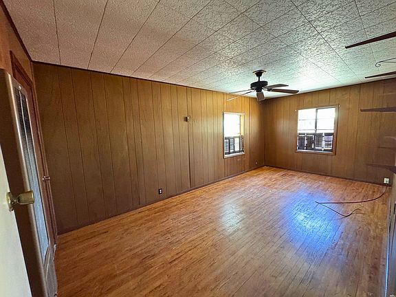 4th image of 604 S 4th St