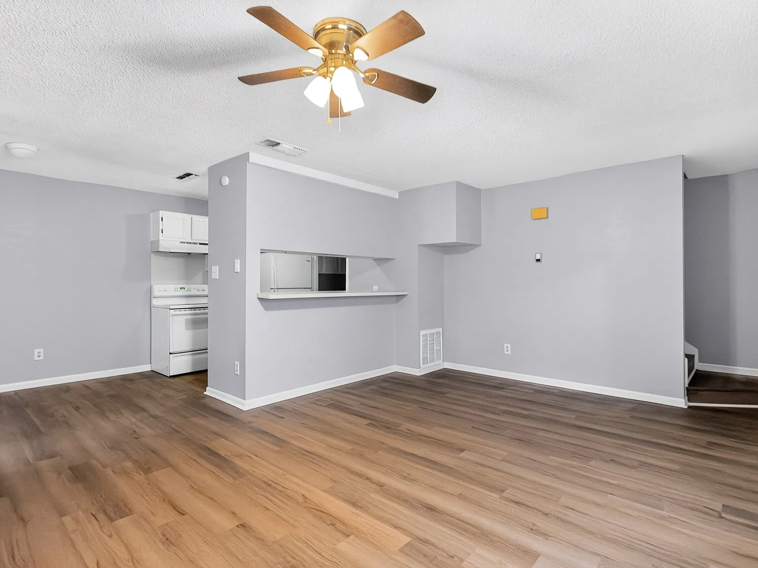 1813 Cedarhill Drive - B — Photo 2