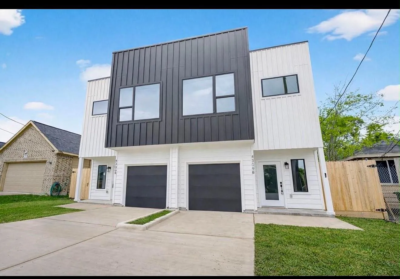 3 bed, 2.5 bath, $2,300 — Photo 1