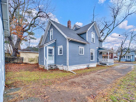 2nd image of 1019 Woodbridge St