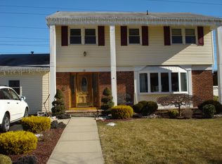 38 Kuberski Dr, Sayreville, NJ 08872