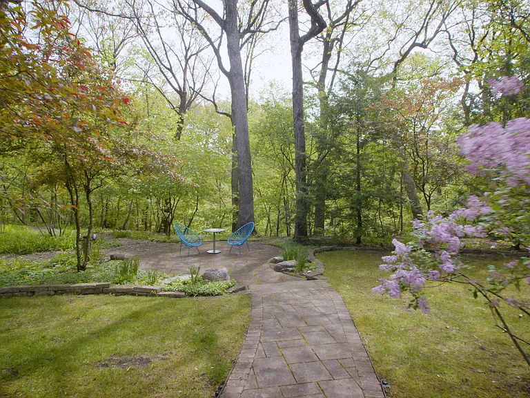 106 Oak Ridge Dr W — Photo 45